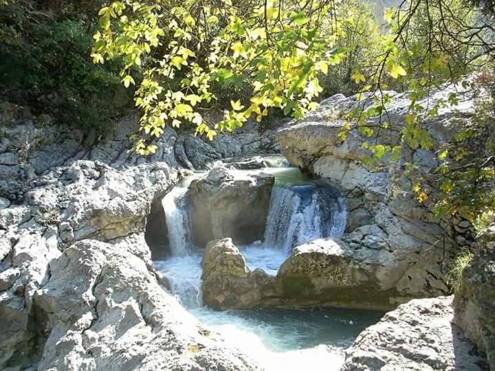 Hotel Ristorante Montenerone Apecchio Bagian luar foto