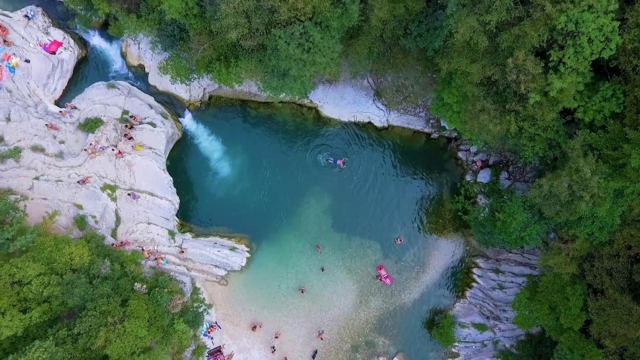 Hotel Ristorante Montenerone Apecchio Bagian luar foto