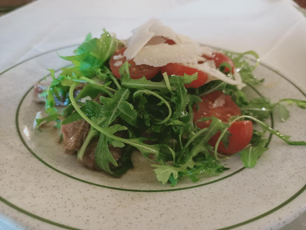 Hotel Ristorante Montenerone Apecchio Bagian luar foto
